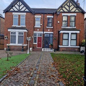 Budget Rooms - 9 East Grange Drive